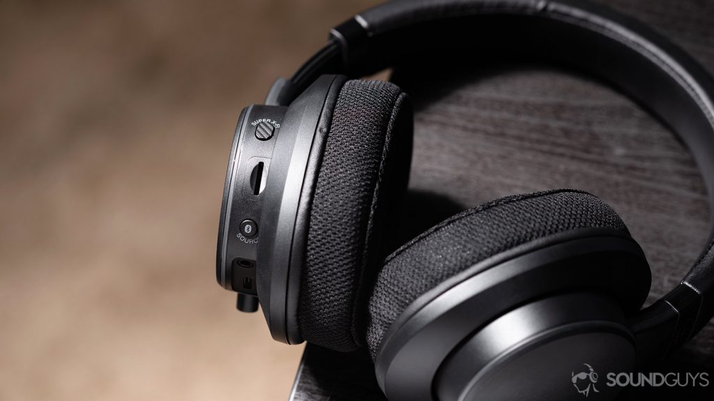 Creative SXFI Air: The inputs and buttons lining the left ear cup.
