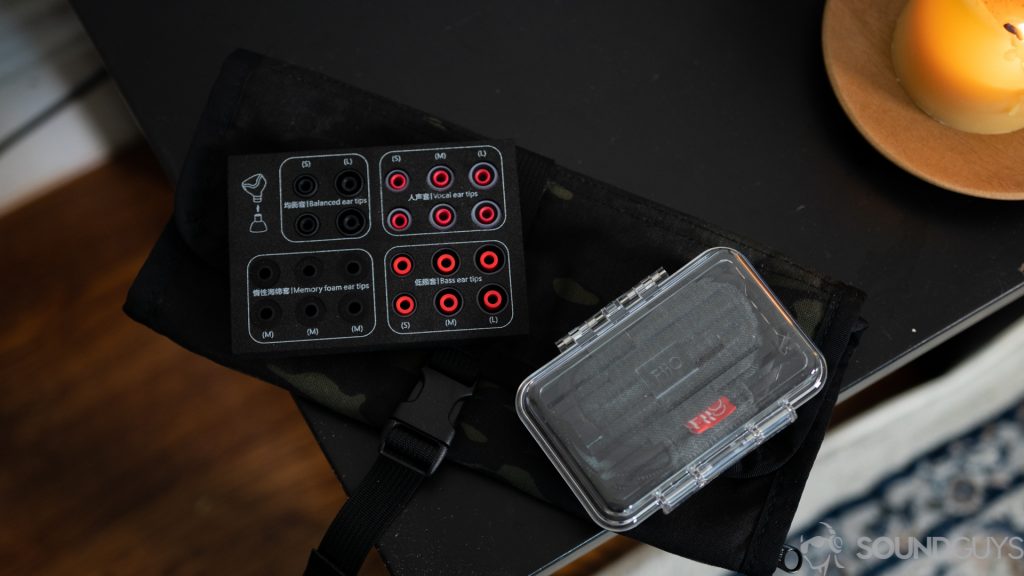 A photo of the Fiio FH5 in the box, along with the ear tips.