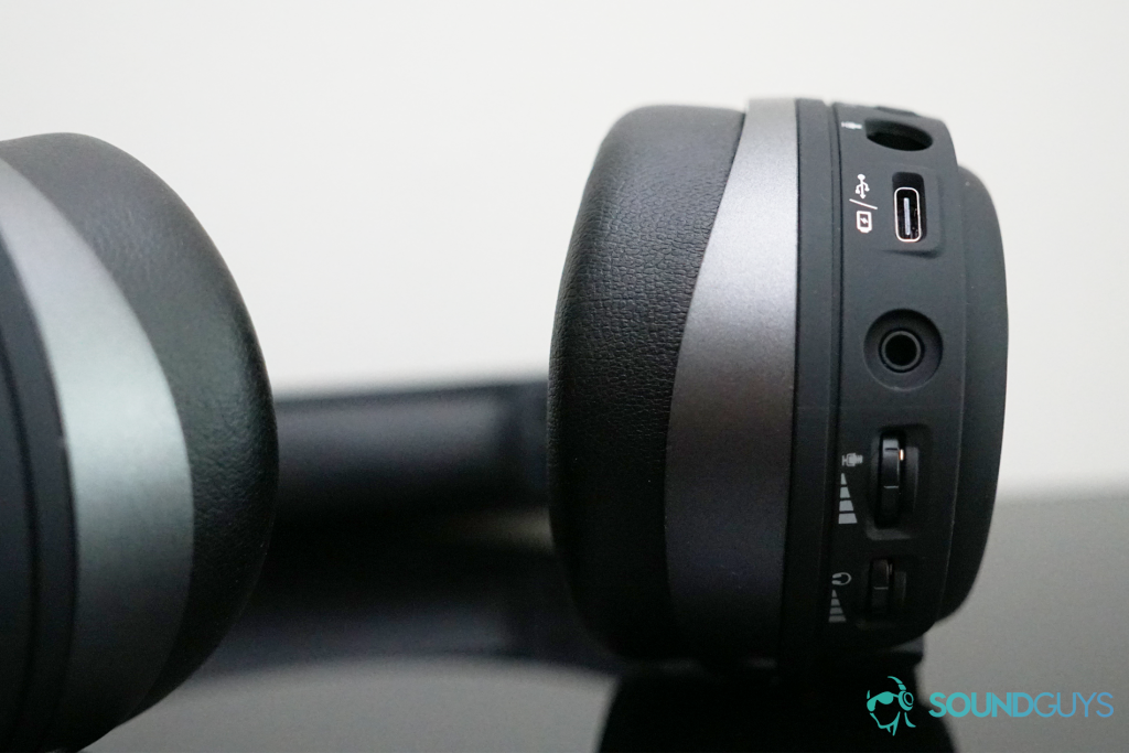 A picture of the bottom of the HyperX Cloud Orbit S, with a 3.5mm mic jack, 3.5mm headphone jack, USB-C port, mic volume dial, and headphone volume dial.