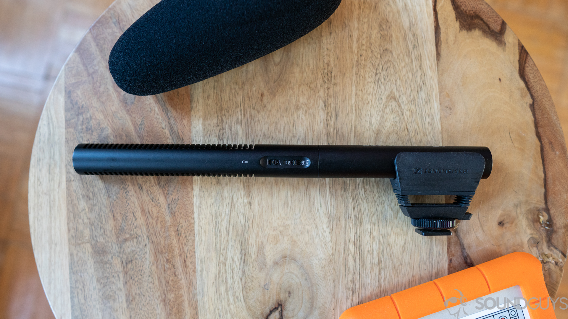 An aerial image of the Sennheiser MKE 600 shotgun microphone on table