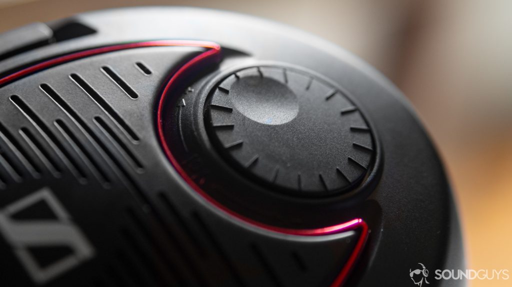 A photo of the volume knob on the right side of the Sennheiser Game One.