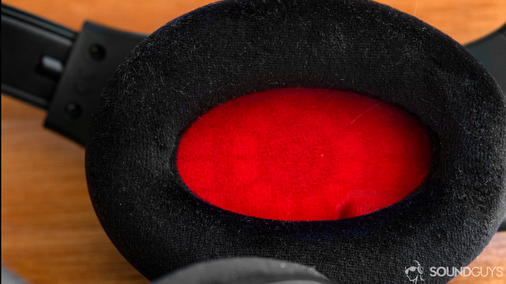 A photo of the red and black velour earpads of the Sennheiser Game One.
