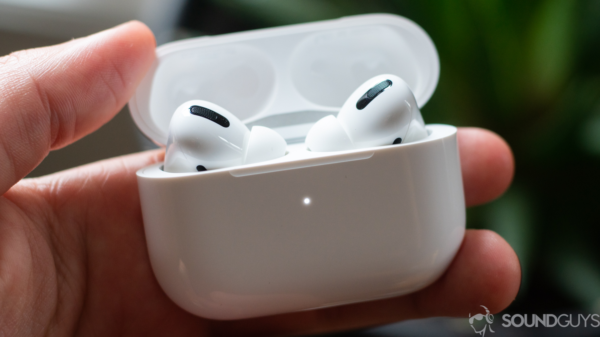 Apple AirPods vs Samsung Galaxy Buds Live - SoundGuys