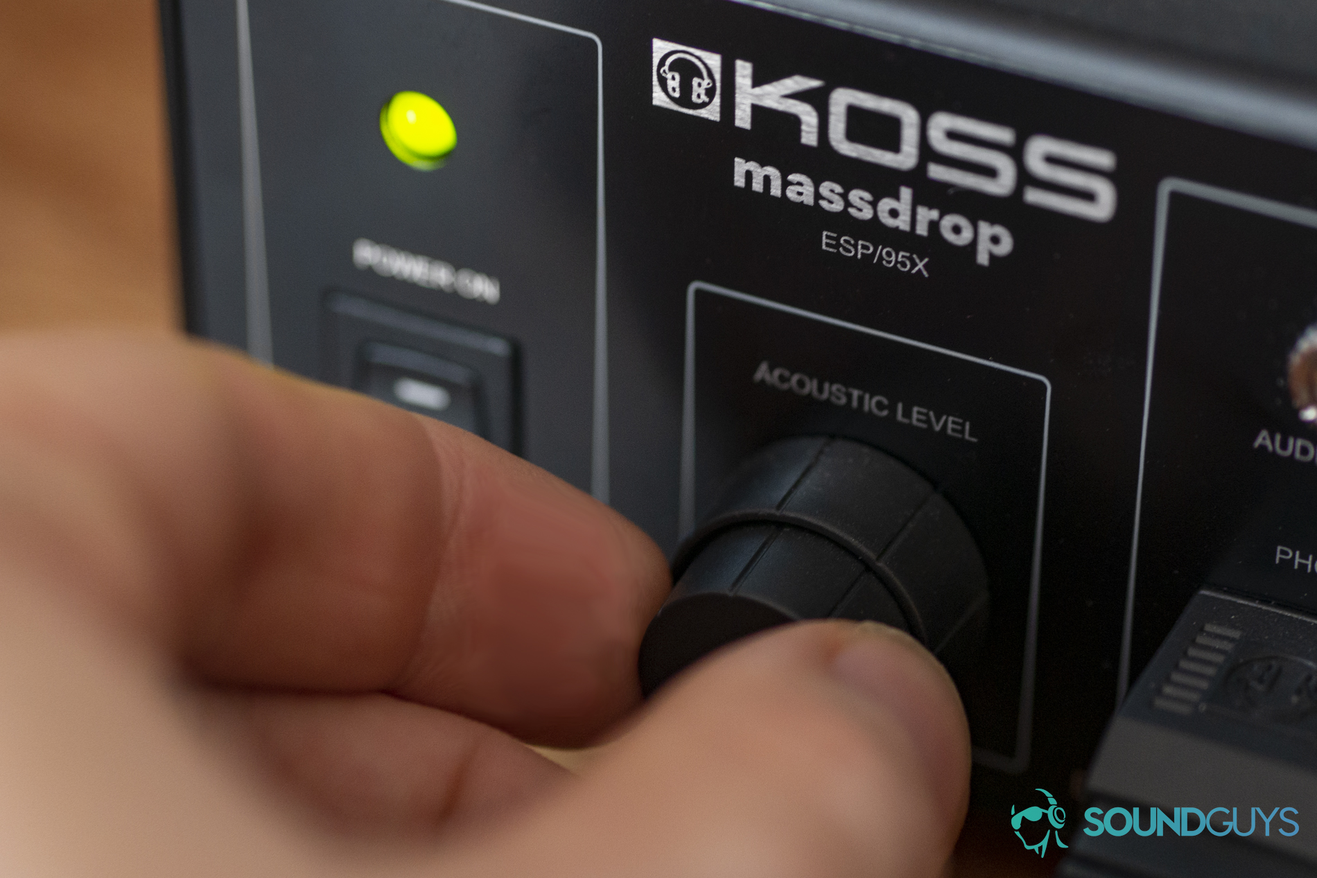 massdrop-koss-esp-95x-split-volume-knob A photo of the Massdrop x Koss ESP/95X's E/90x Electrostatic Energizer in use, showcasing the split volume knob.
