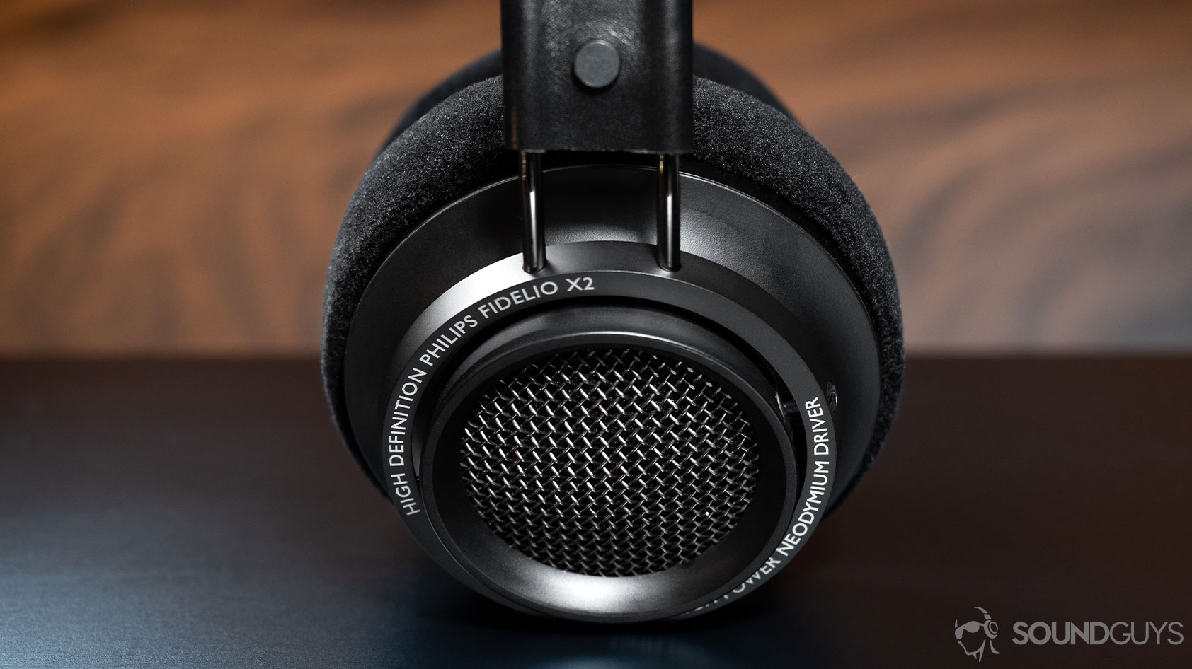 audio plays through speakers but not on headphones