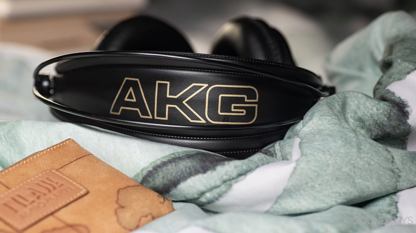 A photo of the AKG K240 Studio semi-open headphones' headband suspension mechanism.