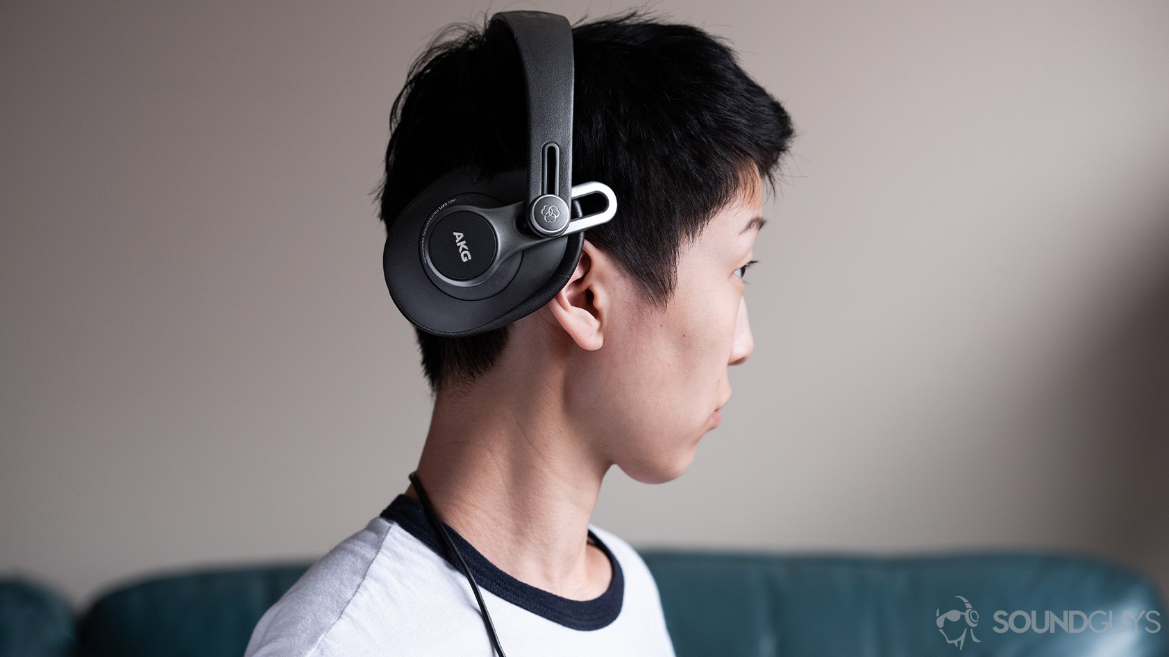 K371  Over-ear, closed-back, foldable studio headphones