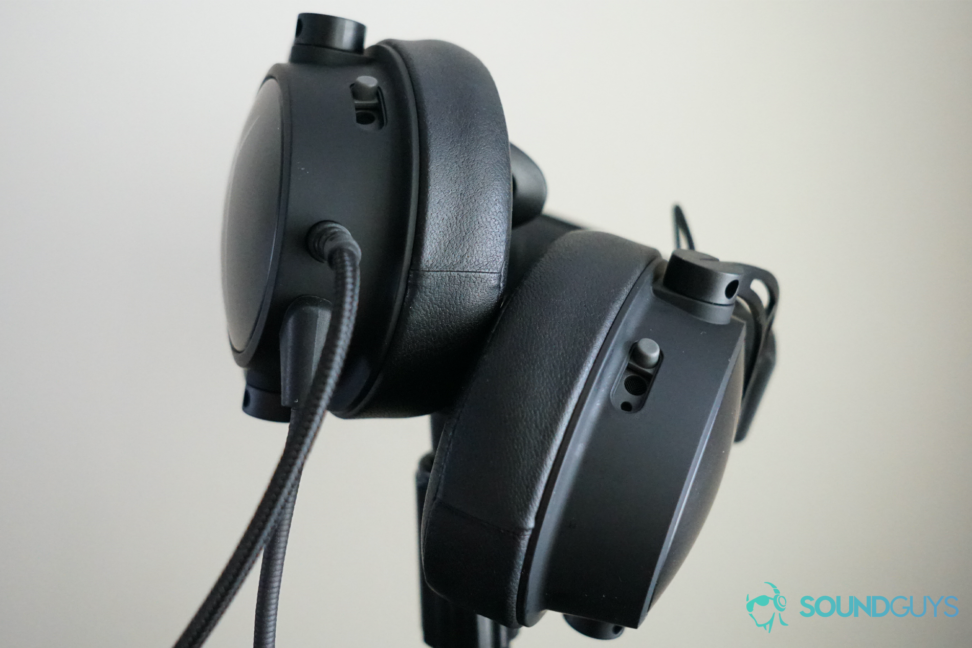 The HyperX Cloud Alpha S vents are shown, both set open all the way.