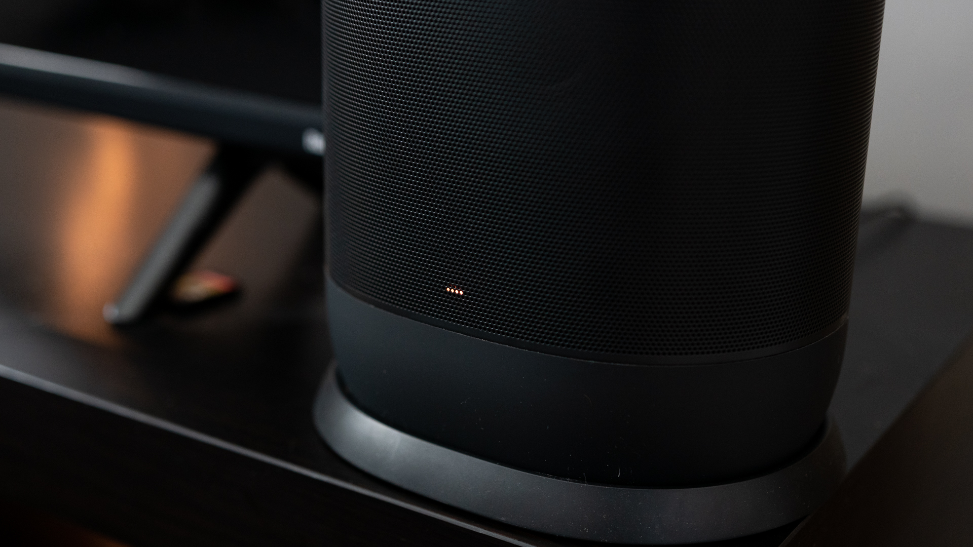 Close-up shot of the indicator lights in front grille of the Sonos Move