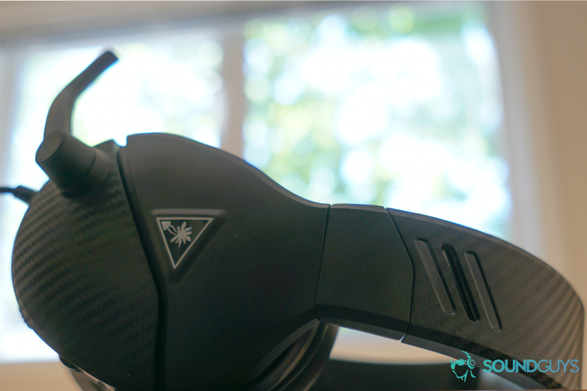 The Turtle Beach Recon 200 sits in front of a window