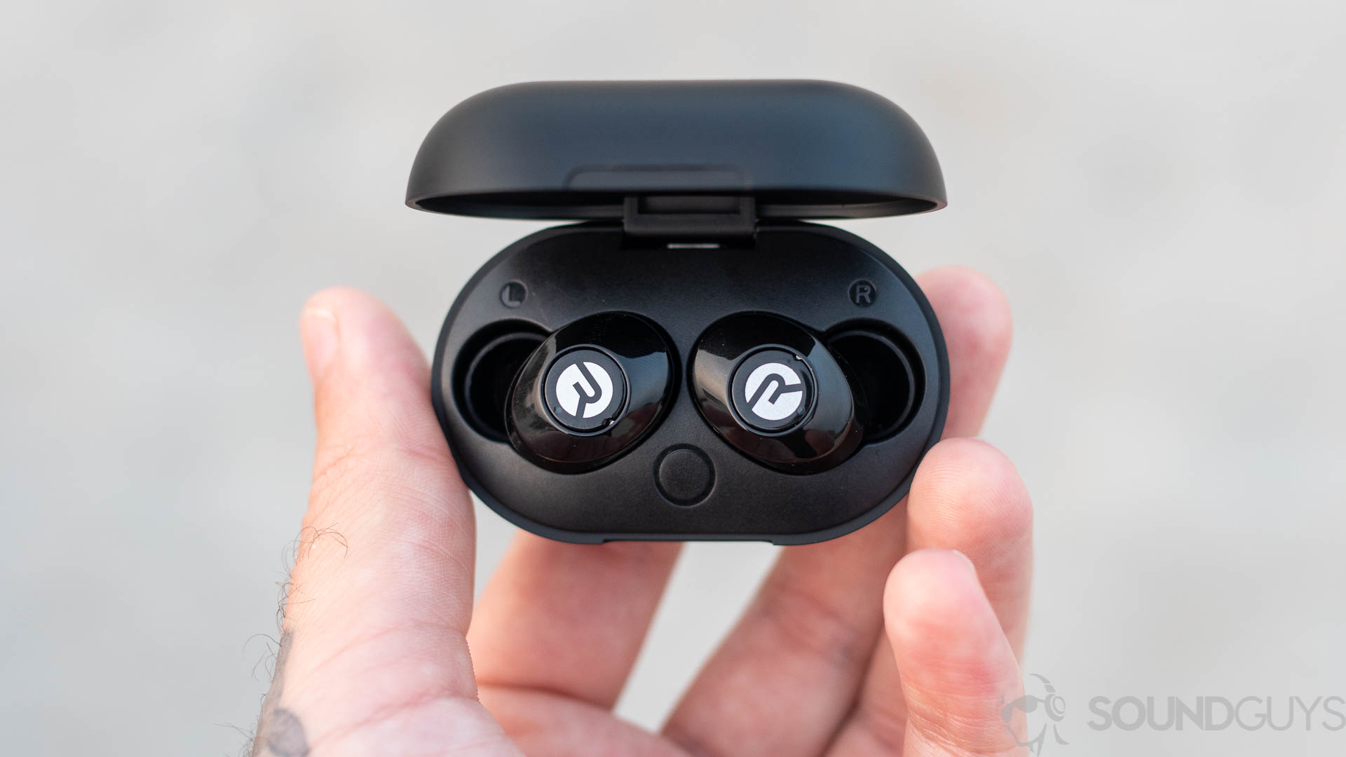 Raycon Earbuds Review  : Unbiased Assessment of the Best Wireless Earbuds