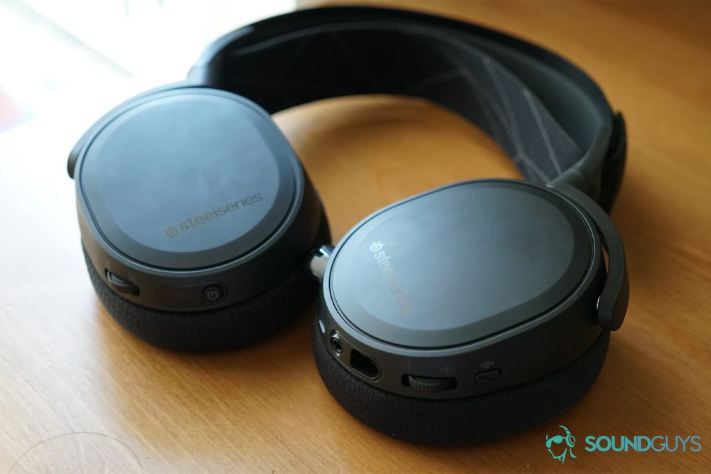 The SteelSeries Arctis 7 laying flat on a wooden desk.