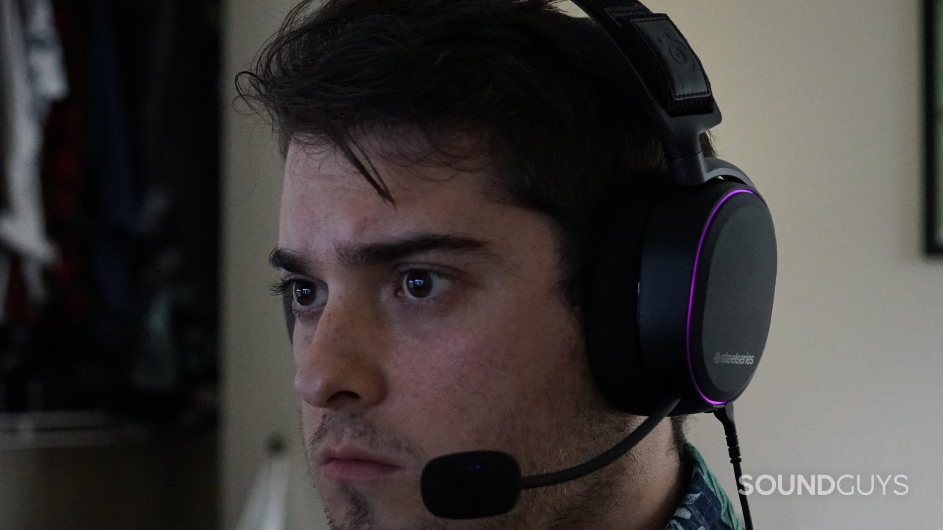 A man wears the SteelSeries Arctis Pro gaming shot.