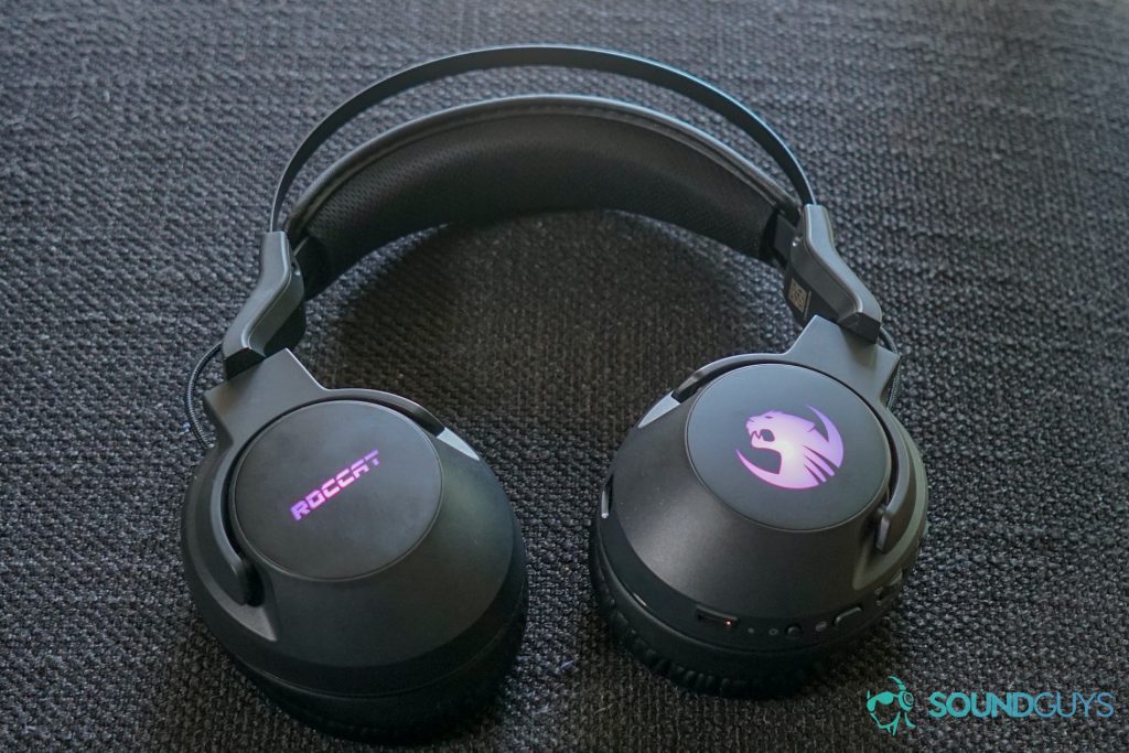 The Roccat Elo 7.1 Air lays flat on a cloth surface