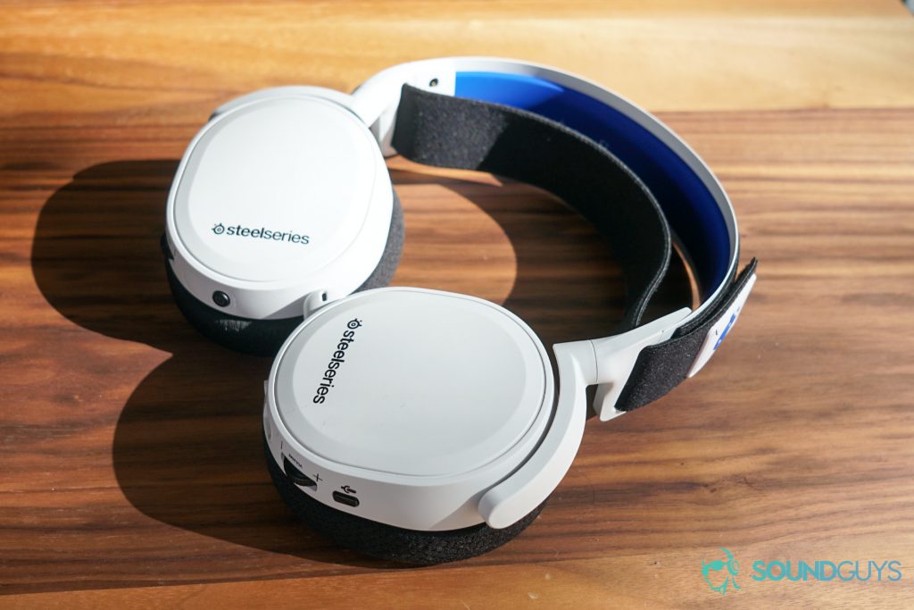 The SteelSeries Arctis 7P lays flat on a wooden table