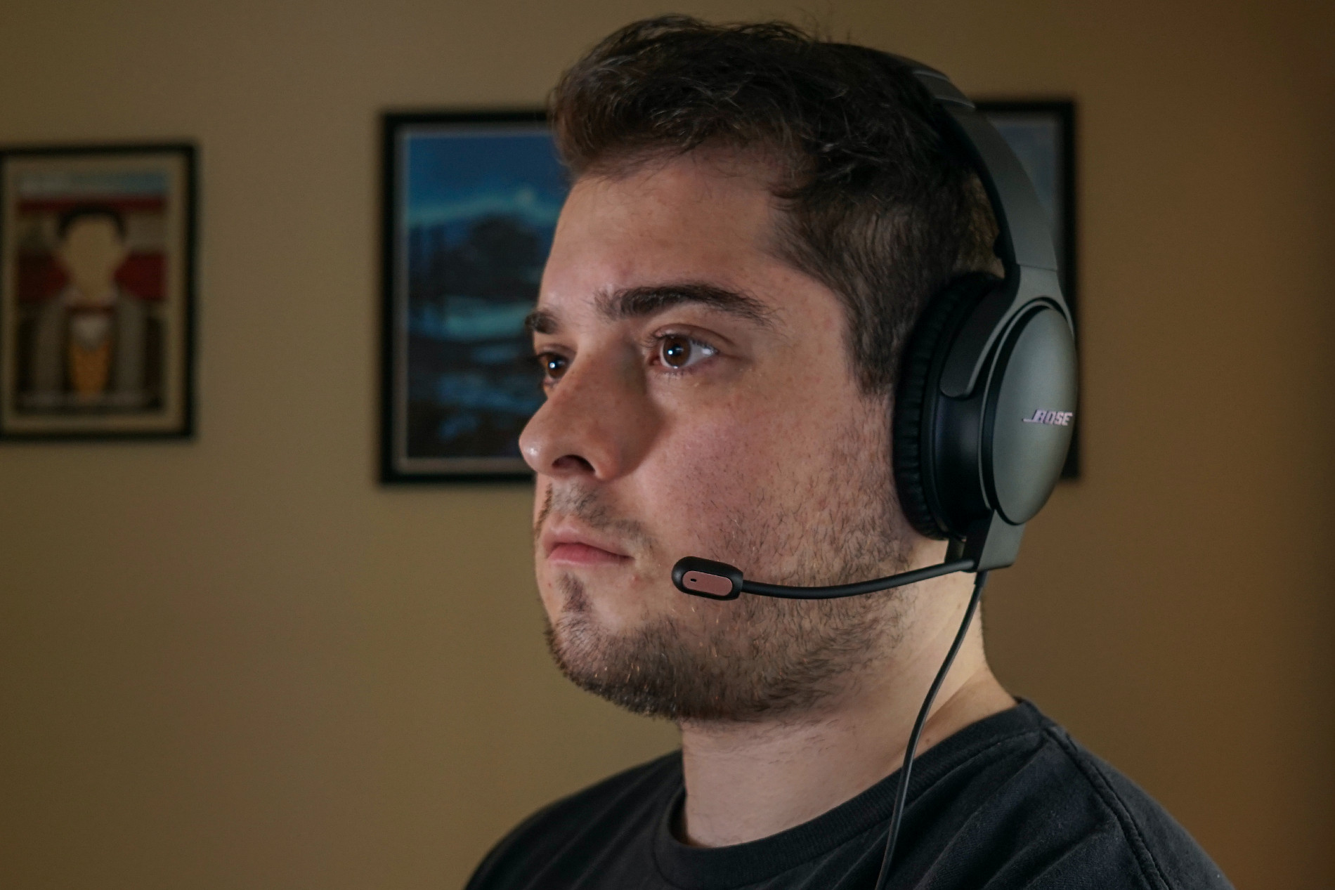A man wears the Bose QuietComfort 35 II sitting at a PC.
