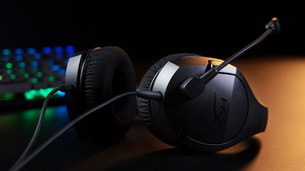 The HyperX Cloud Stinger Core connected to a PC.