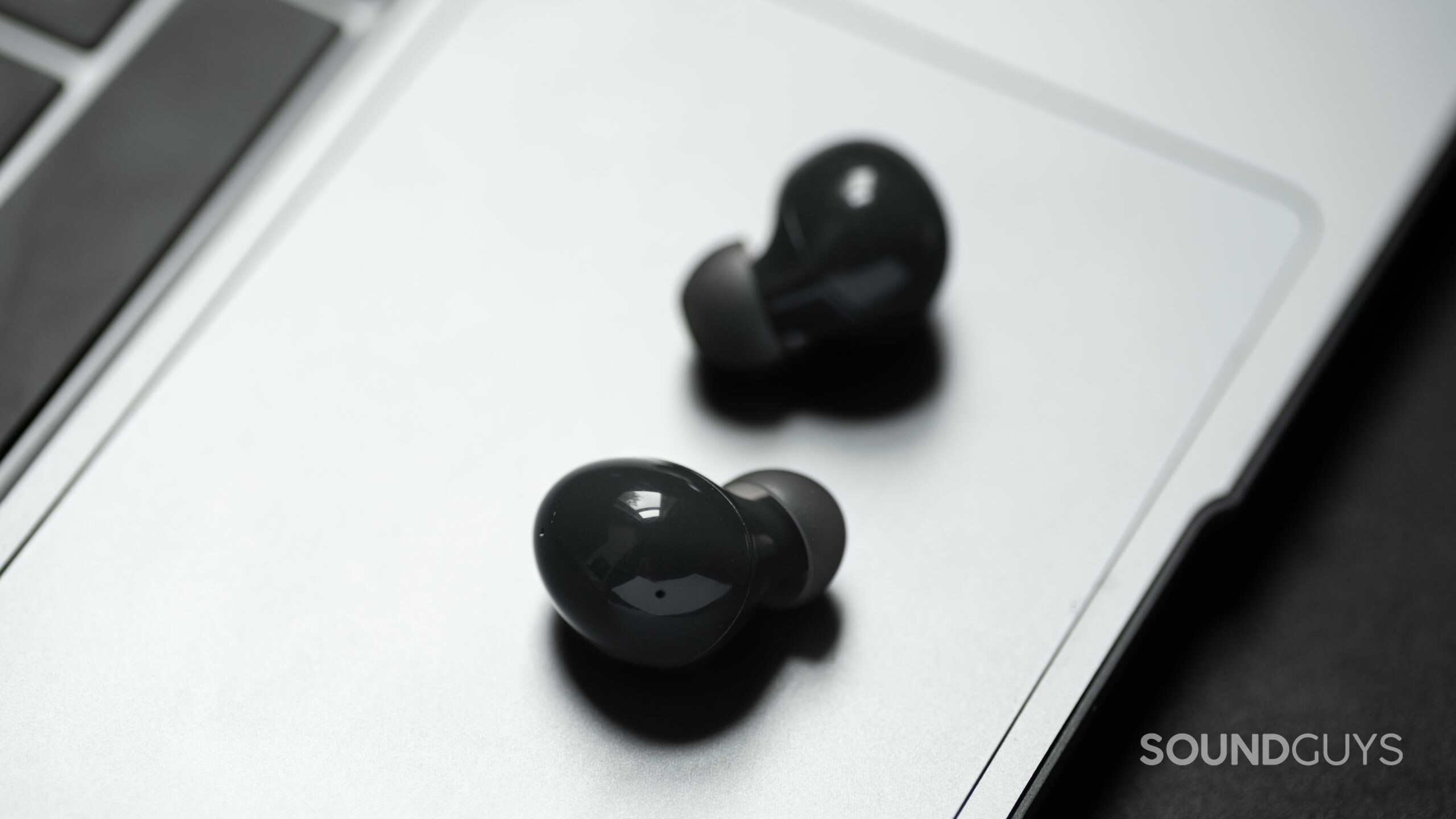 Samsung Galaxy Buds 2-noise canceling true wireless earbuds-6 The Samsung Galaxy Buds 2 noise canceling true wireless earphones in graphite.