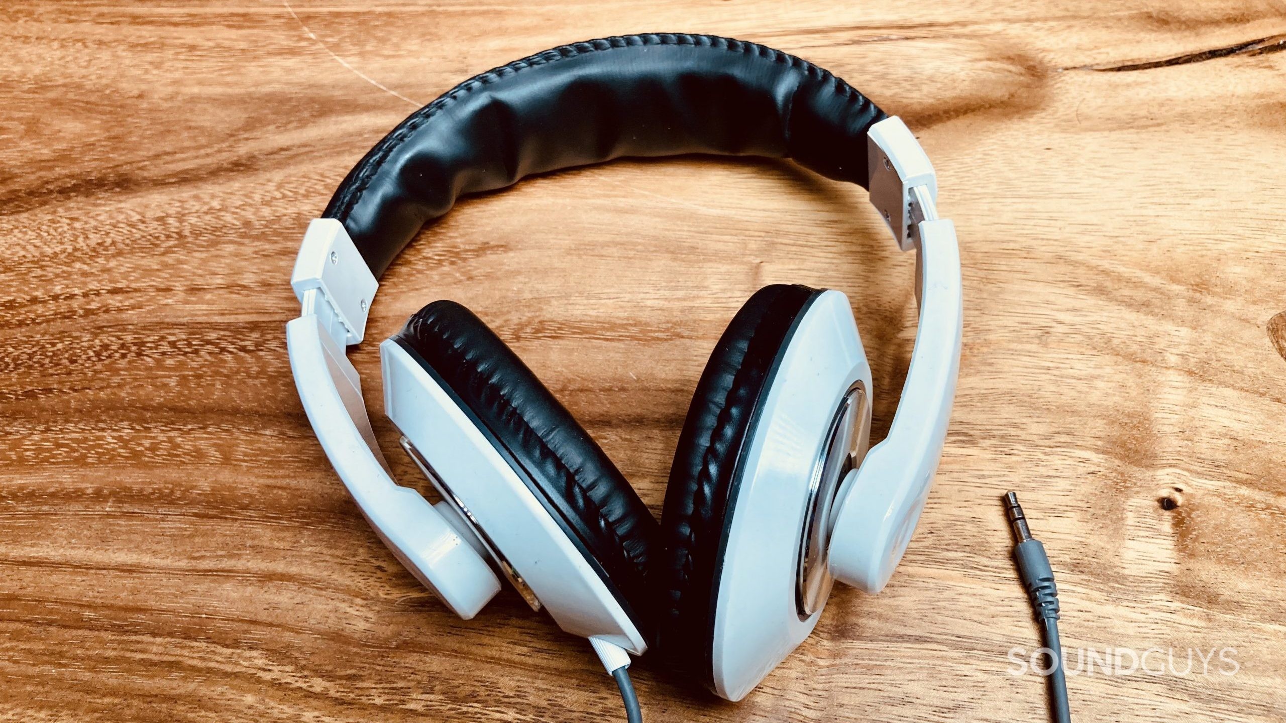 IMG_0023 Electra Vortex headphones on a wooden desktop