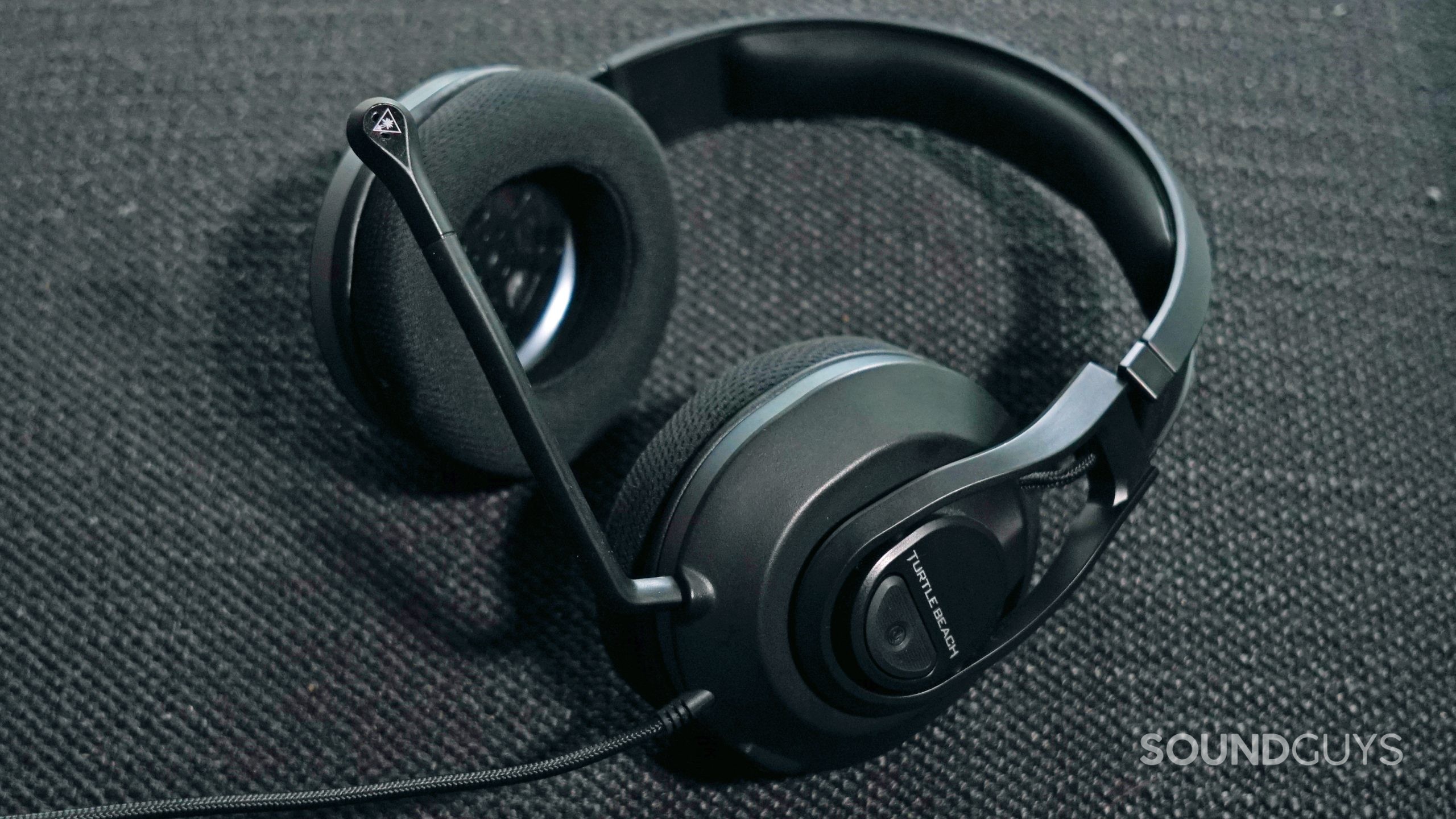 The Turtle beach Recon 500 lays on a fabric surface.