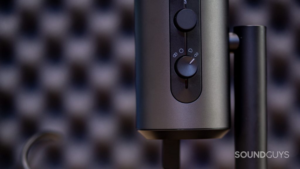 EPOS B20 gain and polar pattern knob up close in a recording studio.