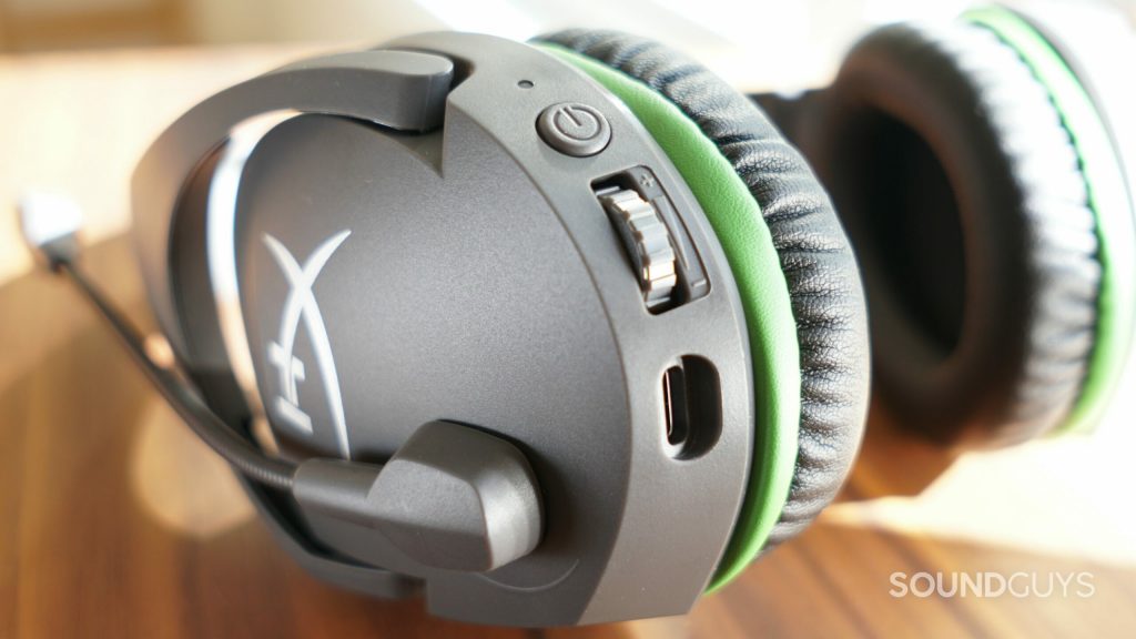 A picture of the HyperX CloudX Stinger Core on a wooden table, focusing on the power button and volume dial.