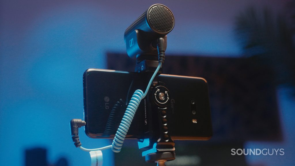 The Sennheiser MKE 200 mounted onto an LG smartphone using the included smartphone clamp.
