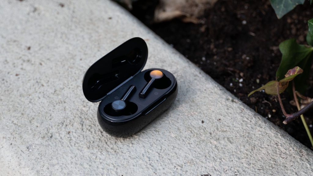 OnePlus Buds Z2 on ledge in case
