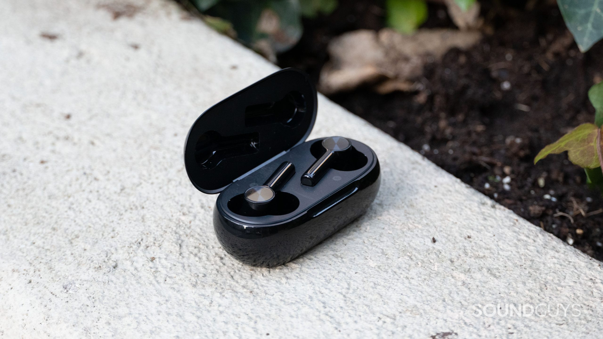 OnePlus Buds Z2 TWS review - Do the affordable ANC headphones make you  forget the OnePlus Buds Pro? -  Reviews