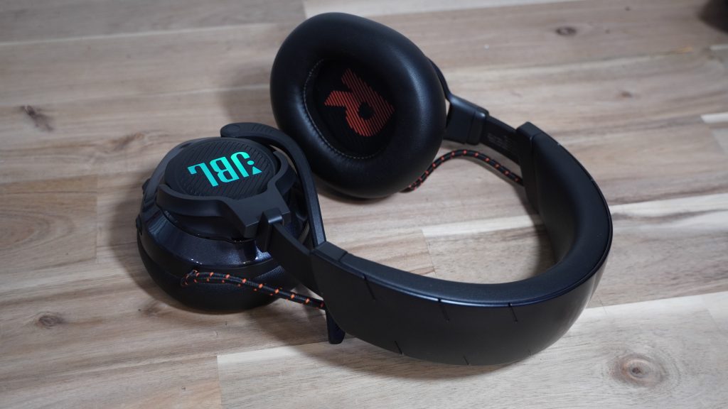Photo of the JBL Quantum 600 on a wooden surface