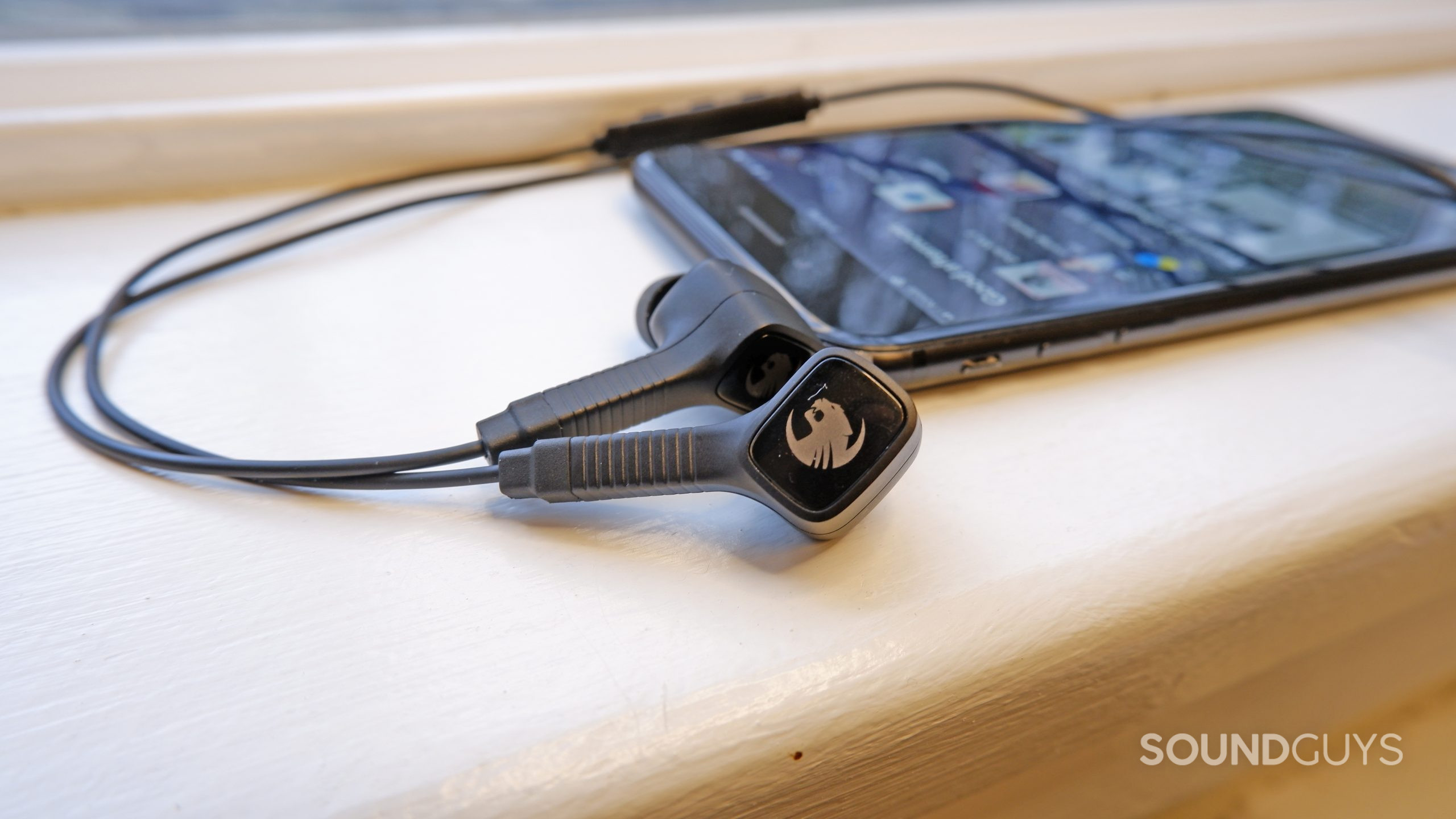 The ROCCAT Syn Buds Core plugged into a iPhone 7 Plus.