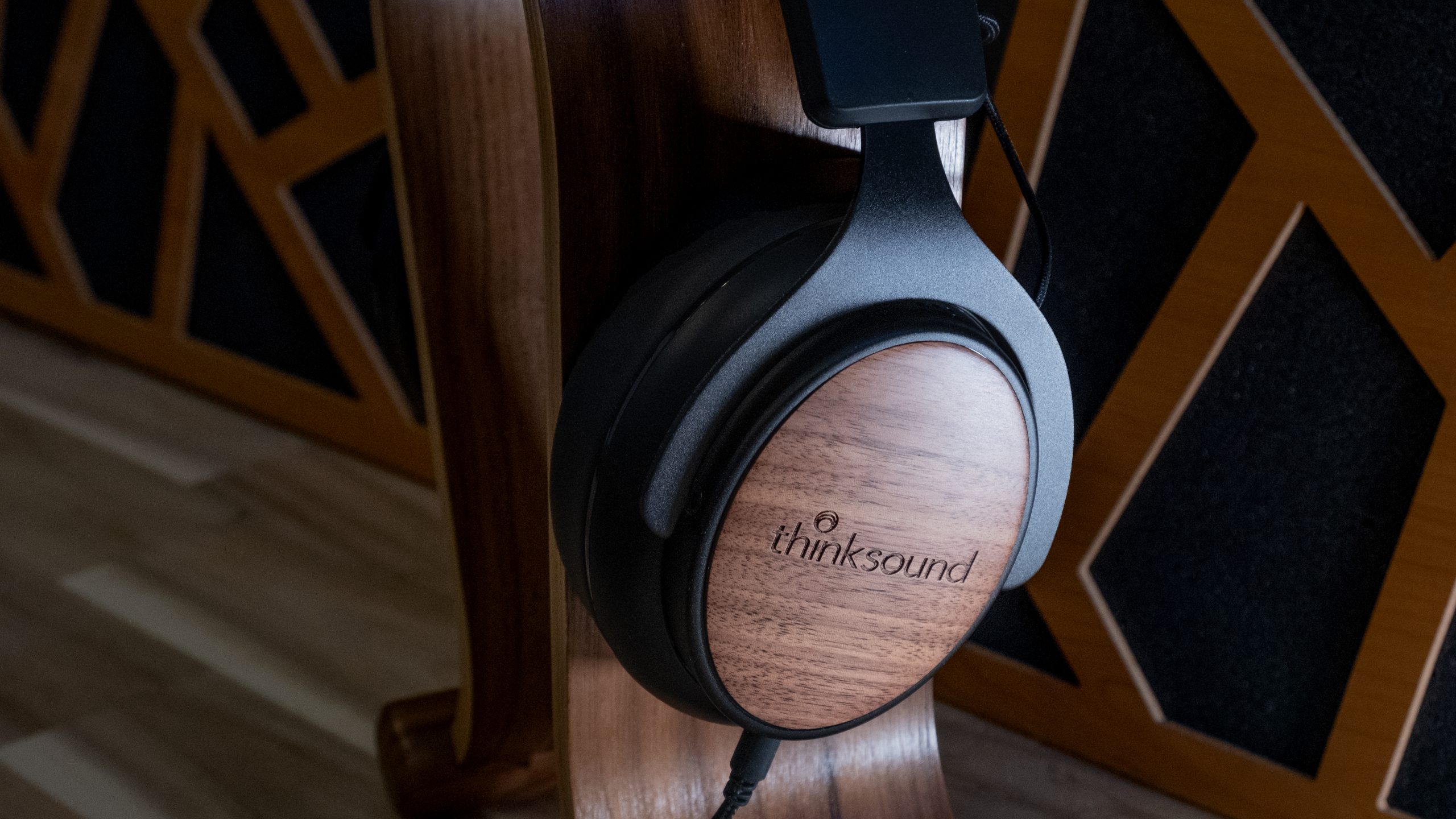 The left ear cup is shown with the removable cable on the Thinksound ov21.