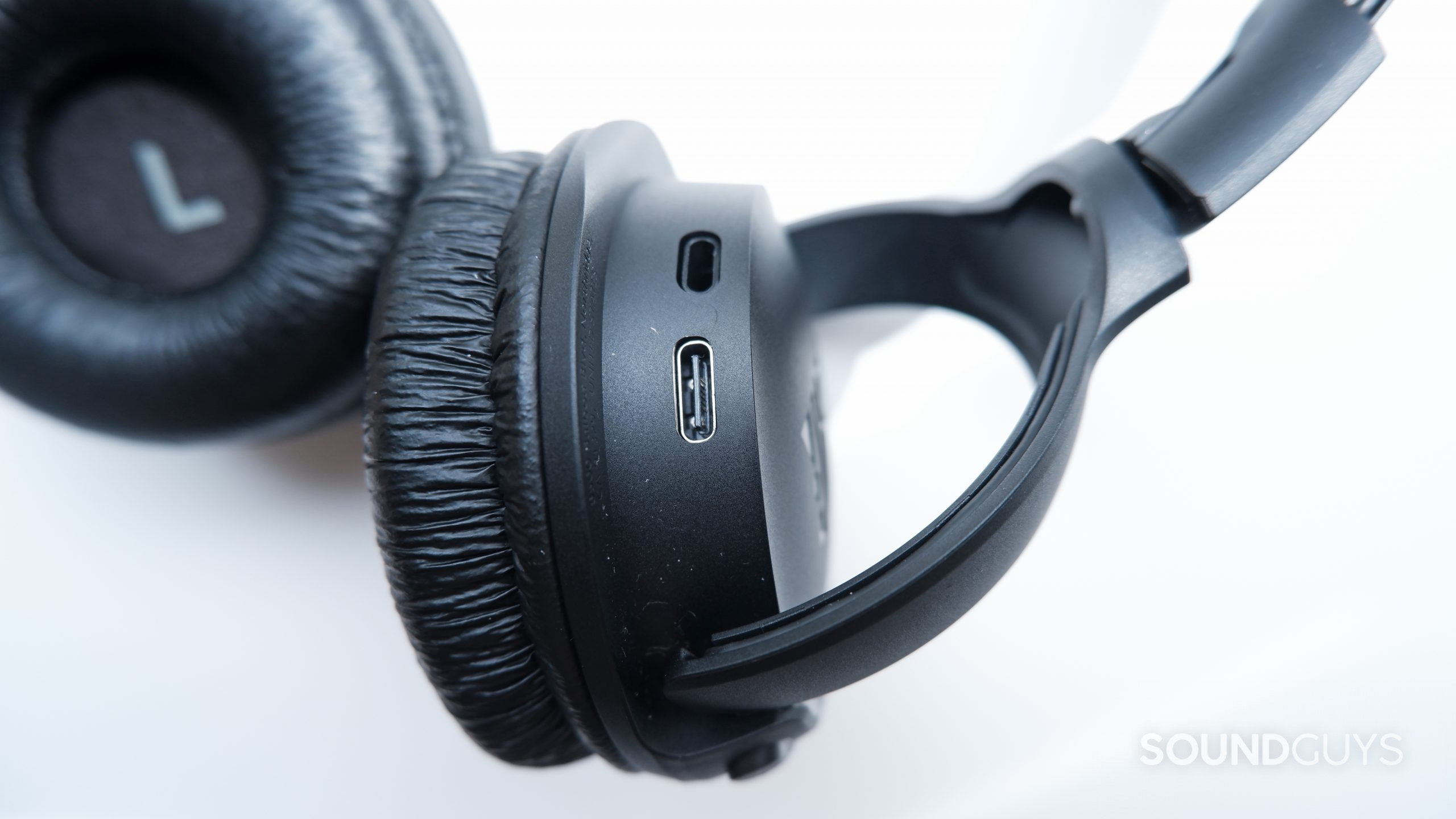 The USB-C port on the right ear cup of the JBL Tune 510BT.