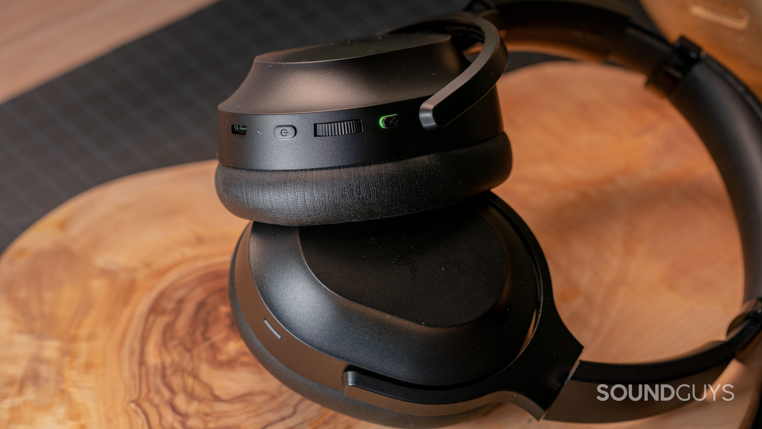 The two ear cups of the Razer Barracuda Pro next to each other, showing their controls.