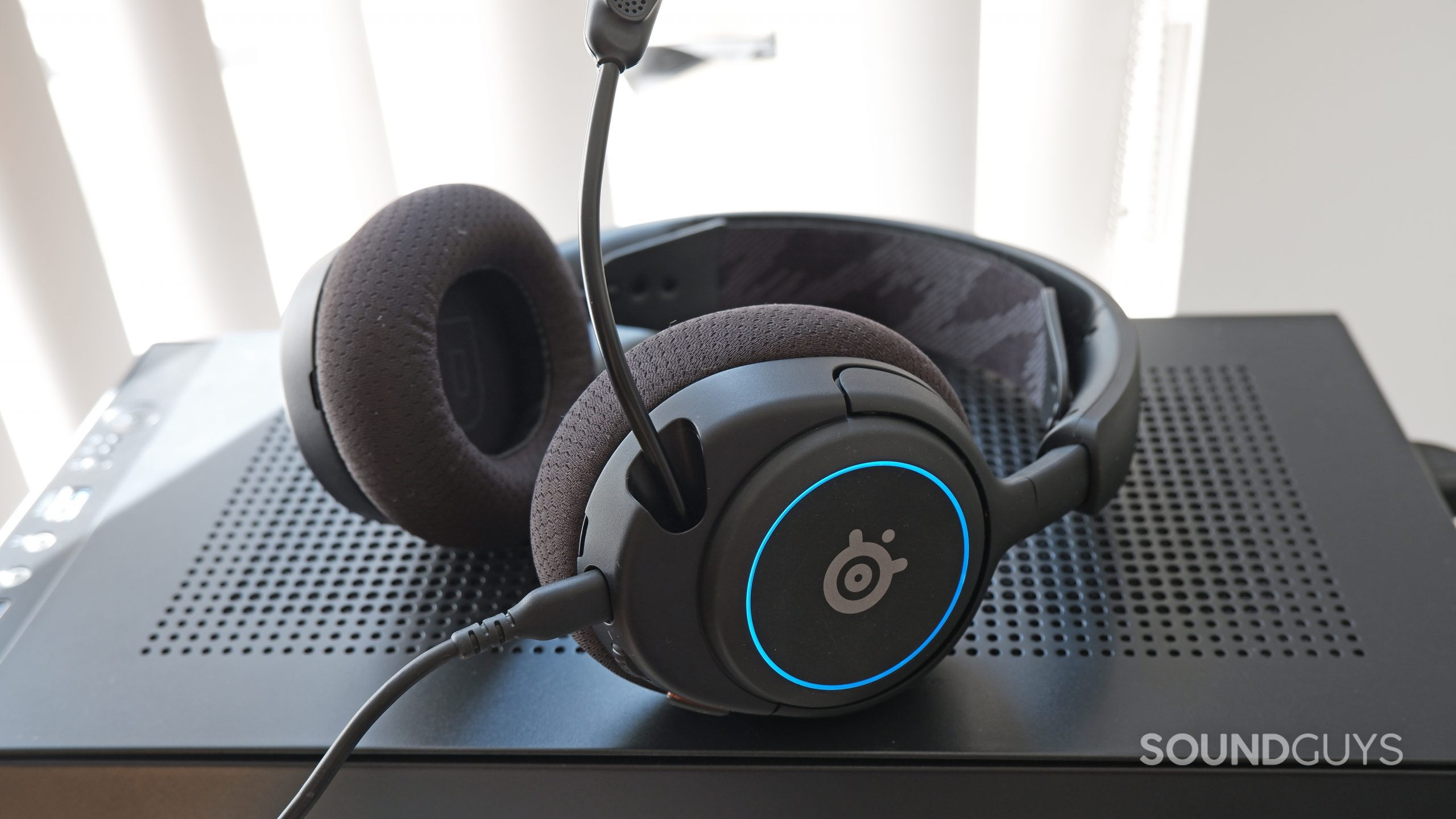 SteelSeries Arctis Nova 1 Gaming Headset Review: The Software Makes It -  CNET