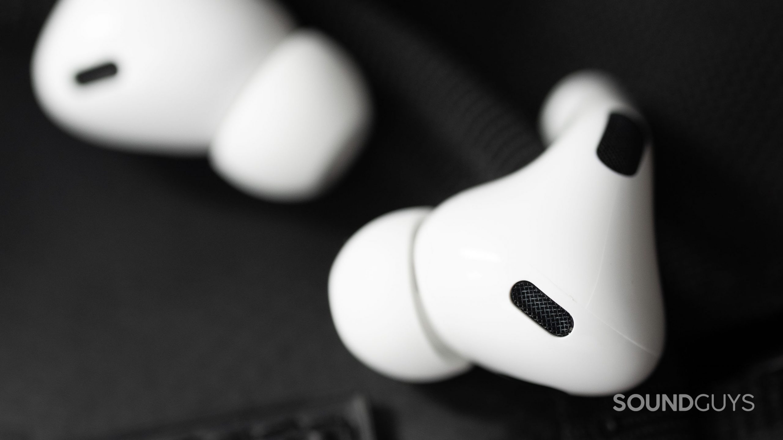 AirPods Pro 2022 review: Smarter AirPods that are (almost) impossible to  lose