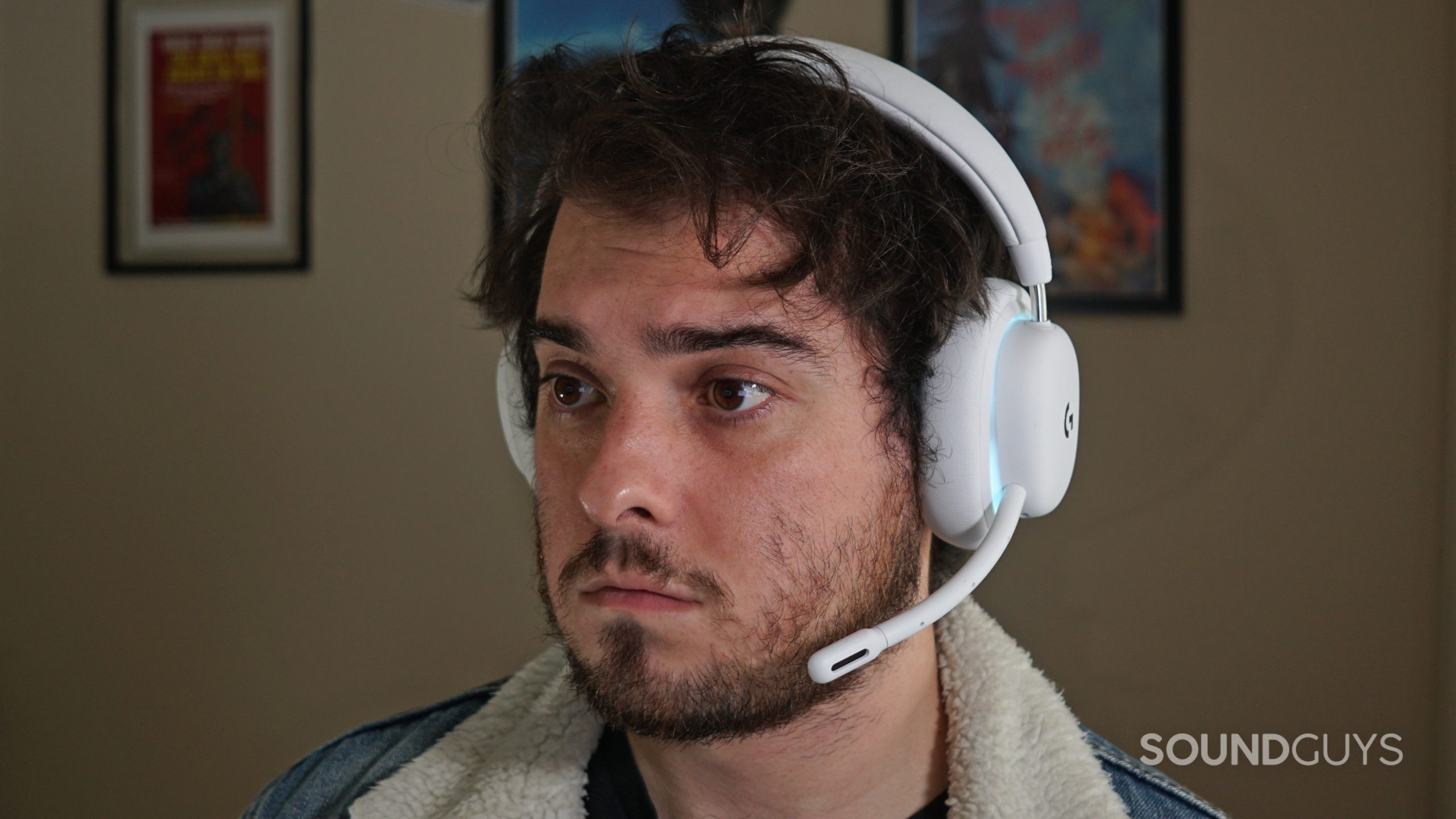 A man sits at a PC wearing the Logitech G735.