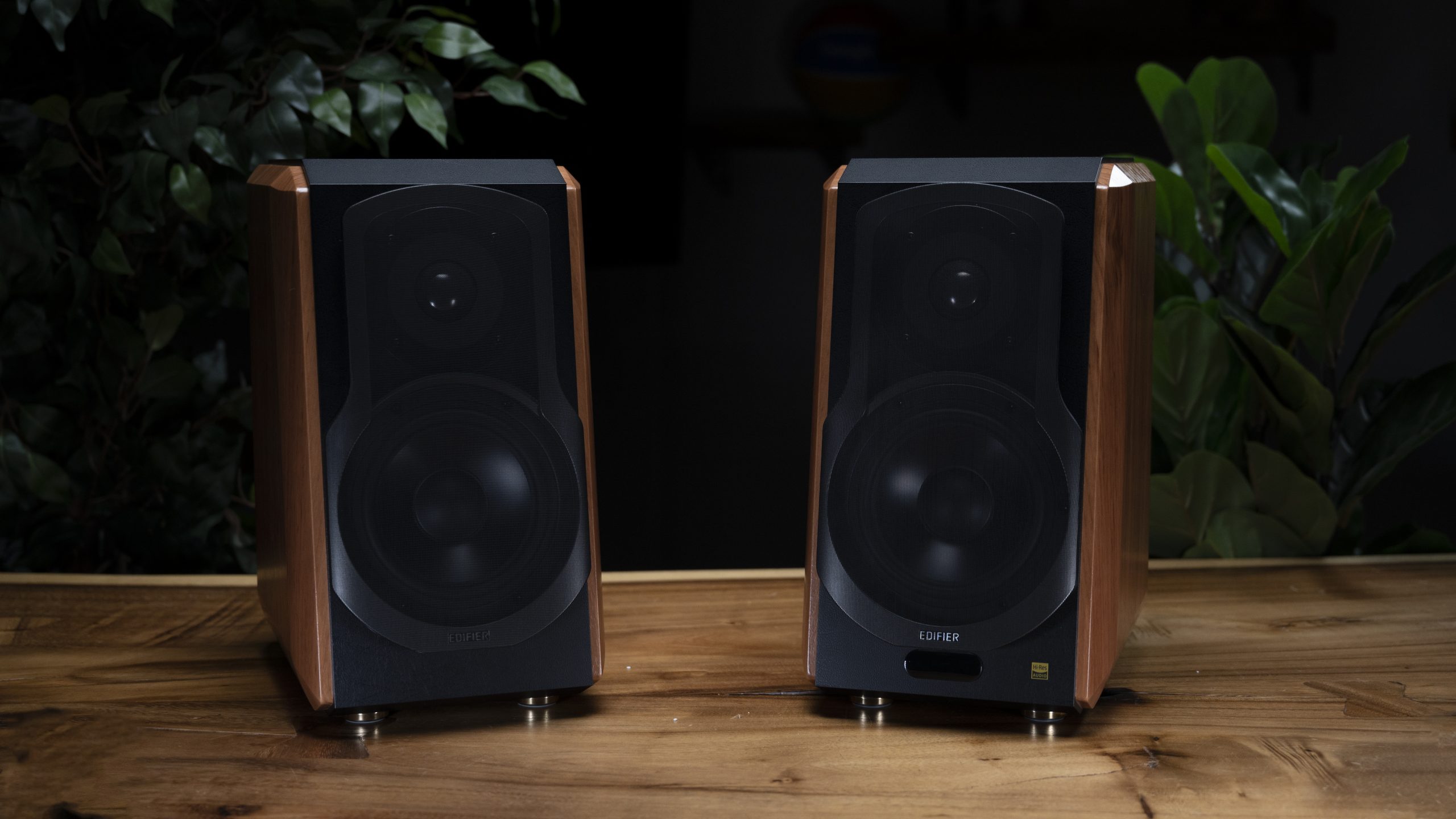 Edifier R1280DB review: Versatile bookshelf speakers for a modern turntable