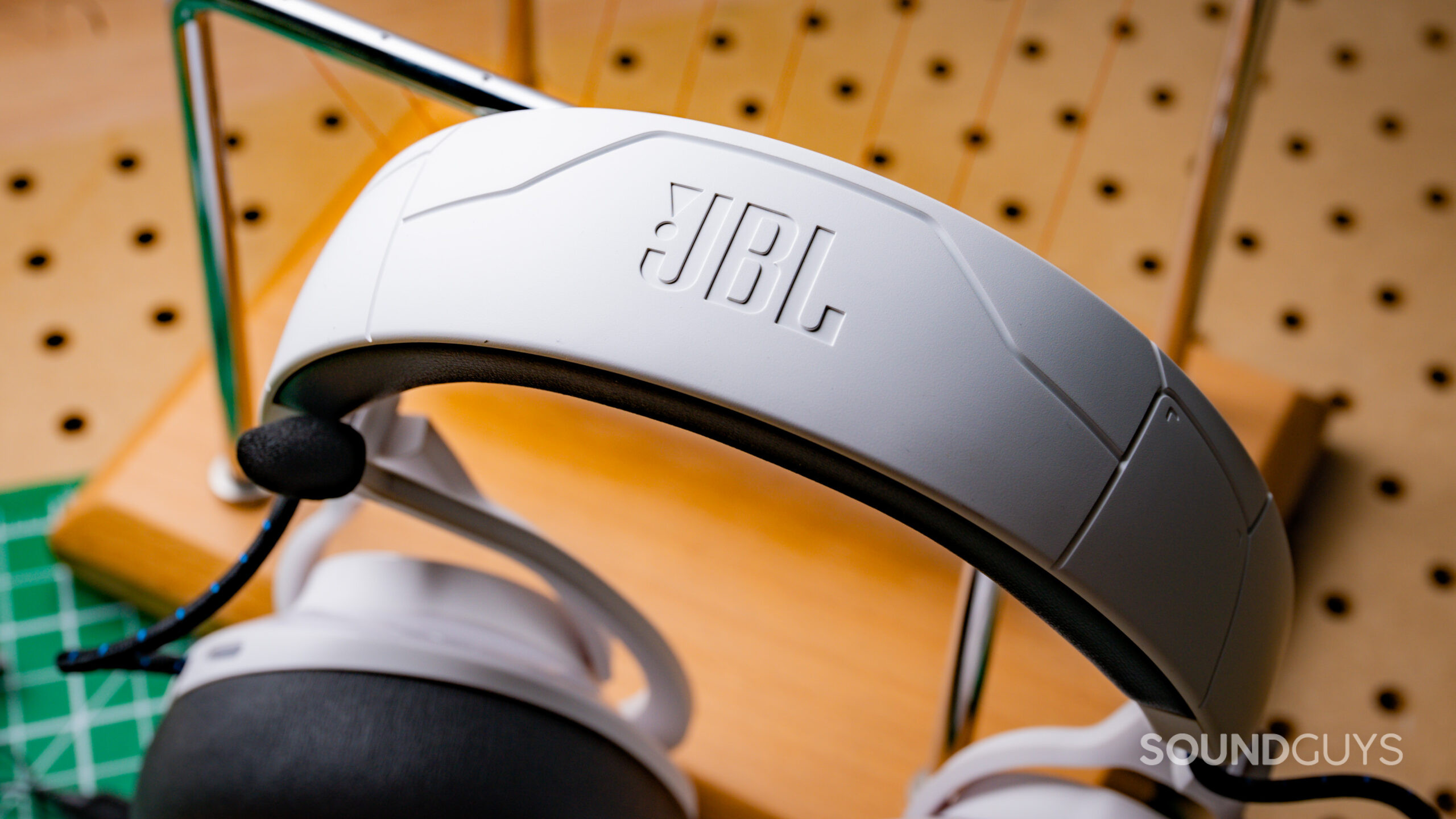 The headband of the JBL Quantum 910P with the JBL logo clearly visible.
