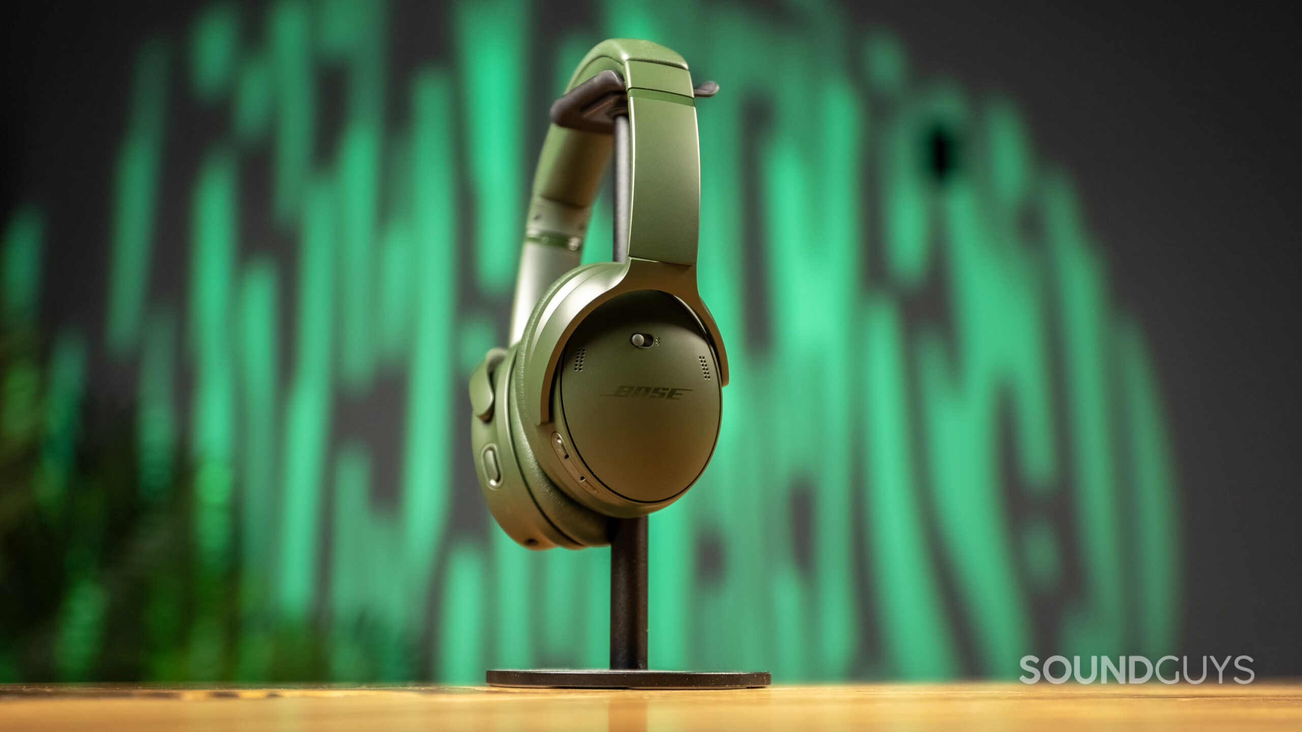 bose-quietcomfort-headphones-hero The Bose QuietComfort Ultra headphones in green against a green background.