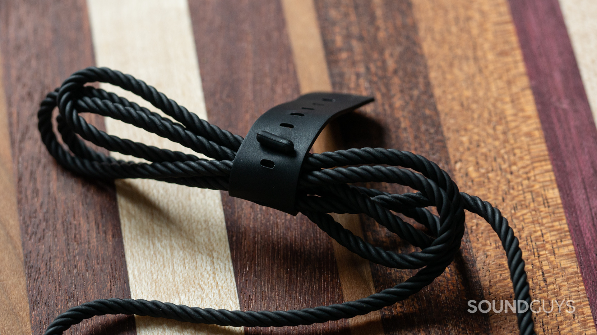 The Razer Moray's braided cable, with a cable tie.