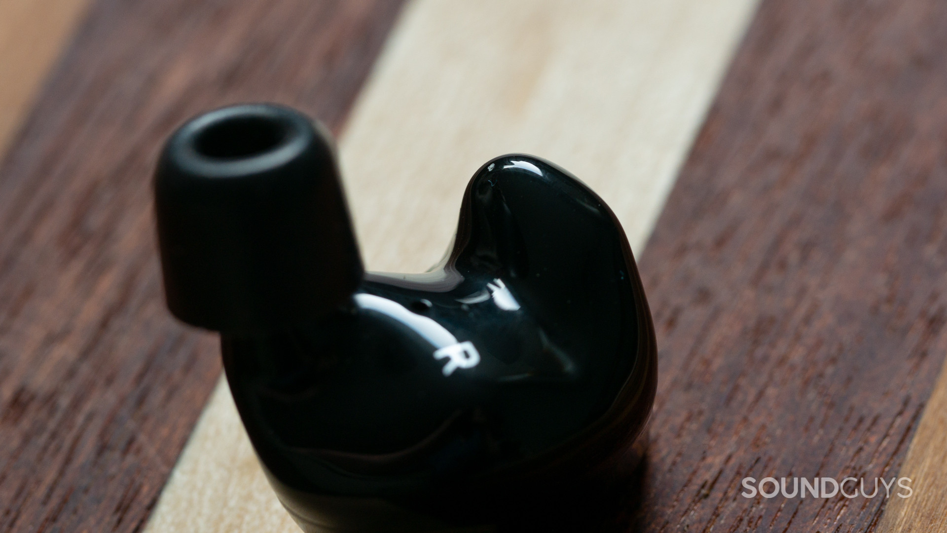 The earbuds of the Razer Moray are shaped to fit inside ears.