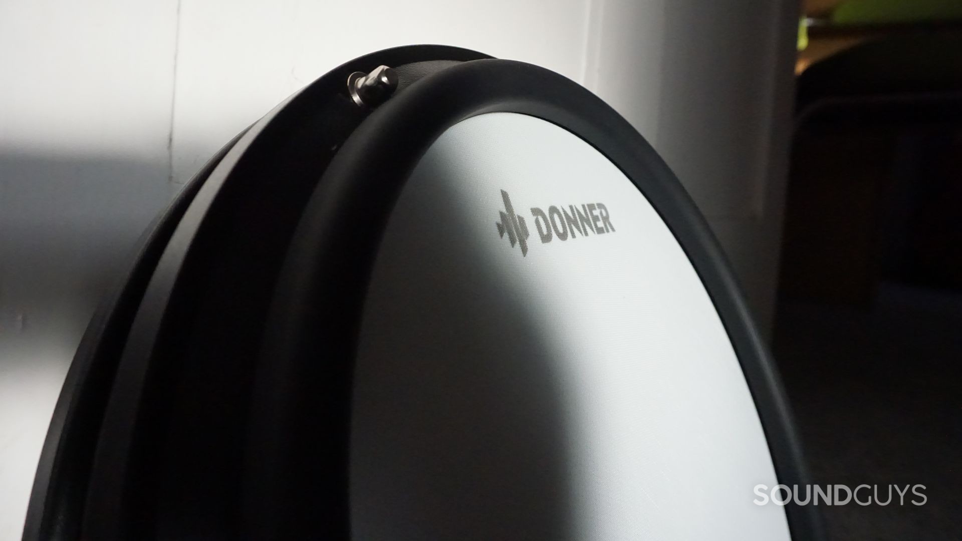 The Donner DED-200 boasts mesh drum heads.