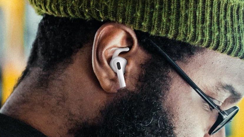A man wearing the proof labs airpods 3 ear hooks