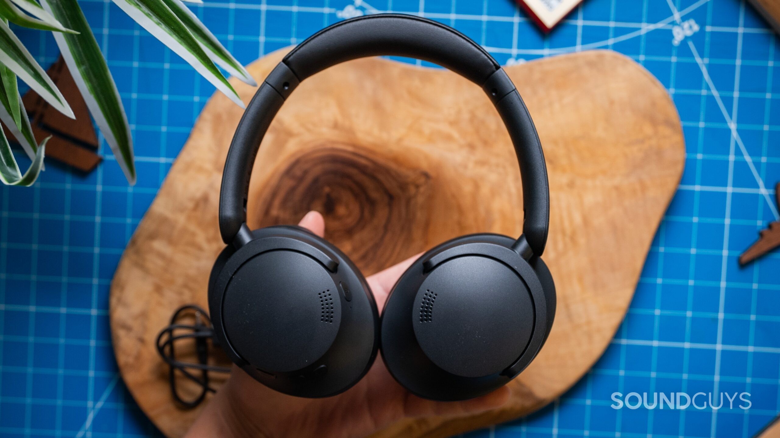 Over-ear headphones articles - SoundGuys