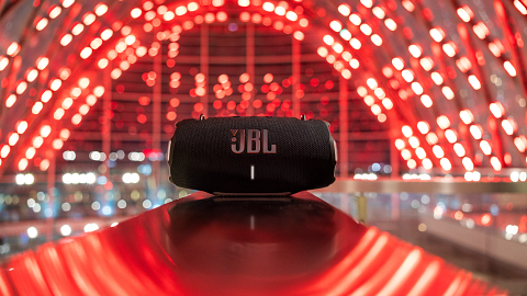 jbl xtreme 4 speaker under red lights