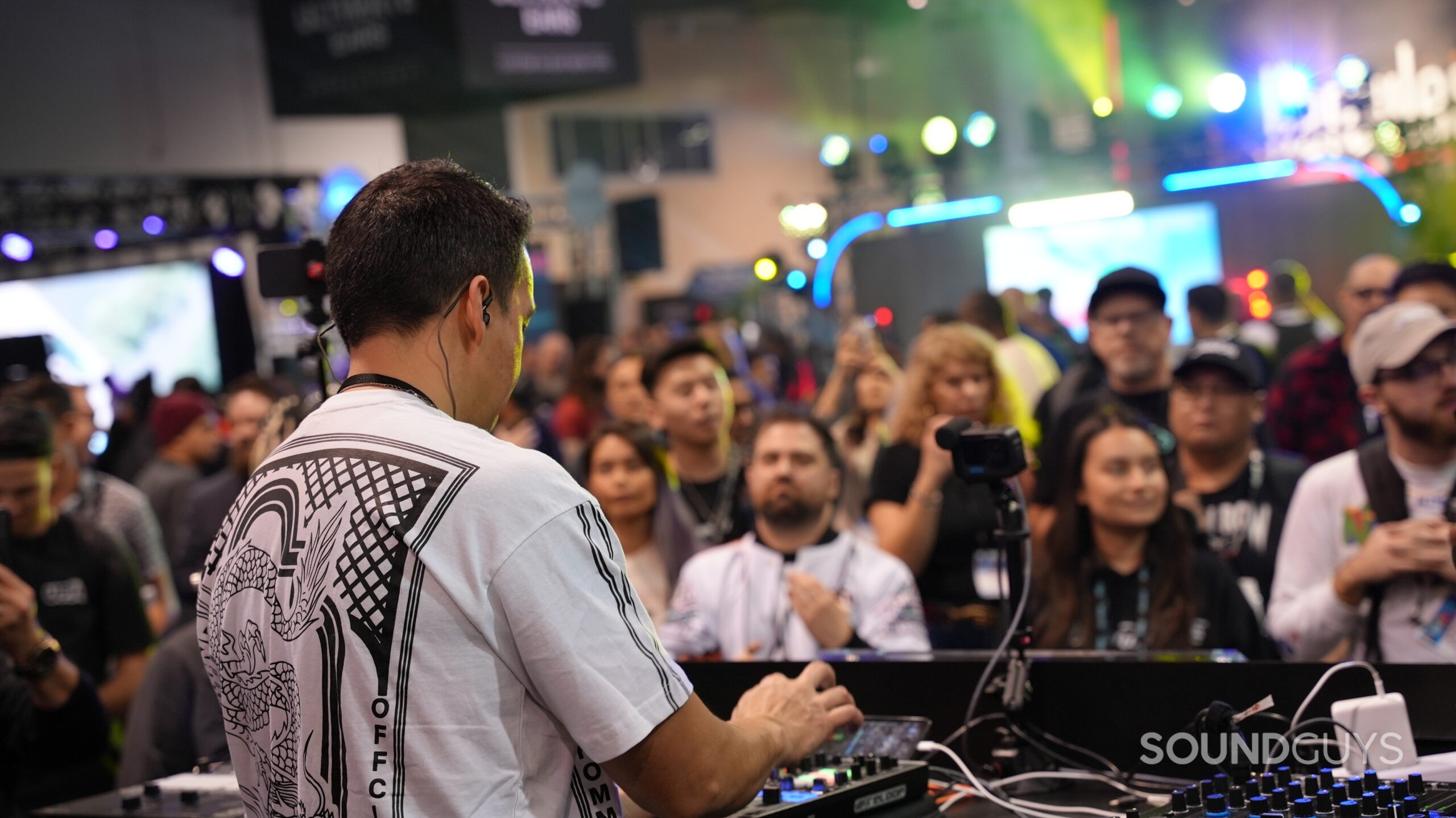 Laidback Luke performs with the Reloop Mixtour Pro.