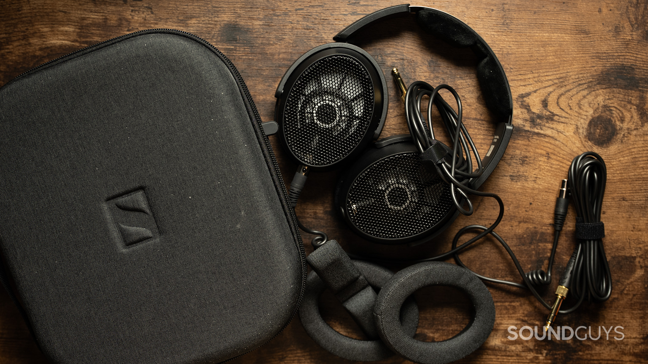 Sennheiser HD490 PRO Plus headphones and accessories.