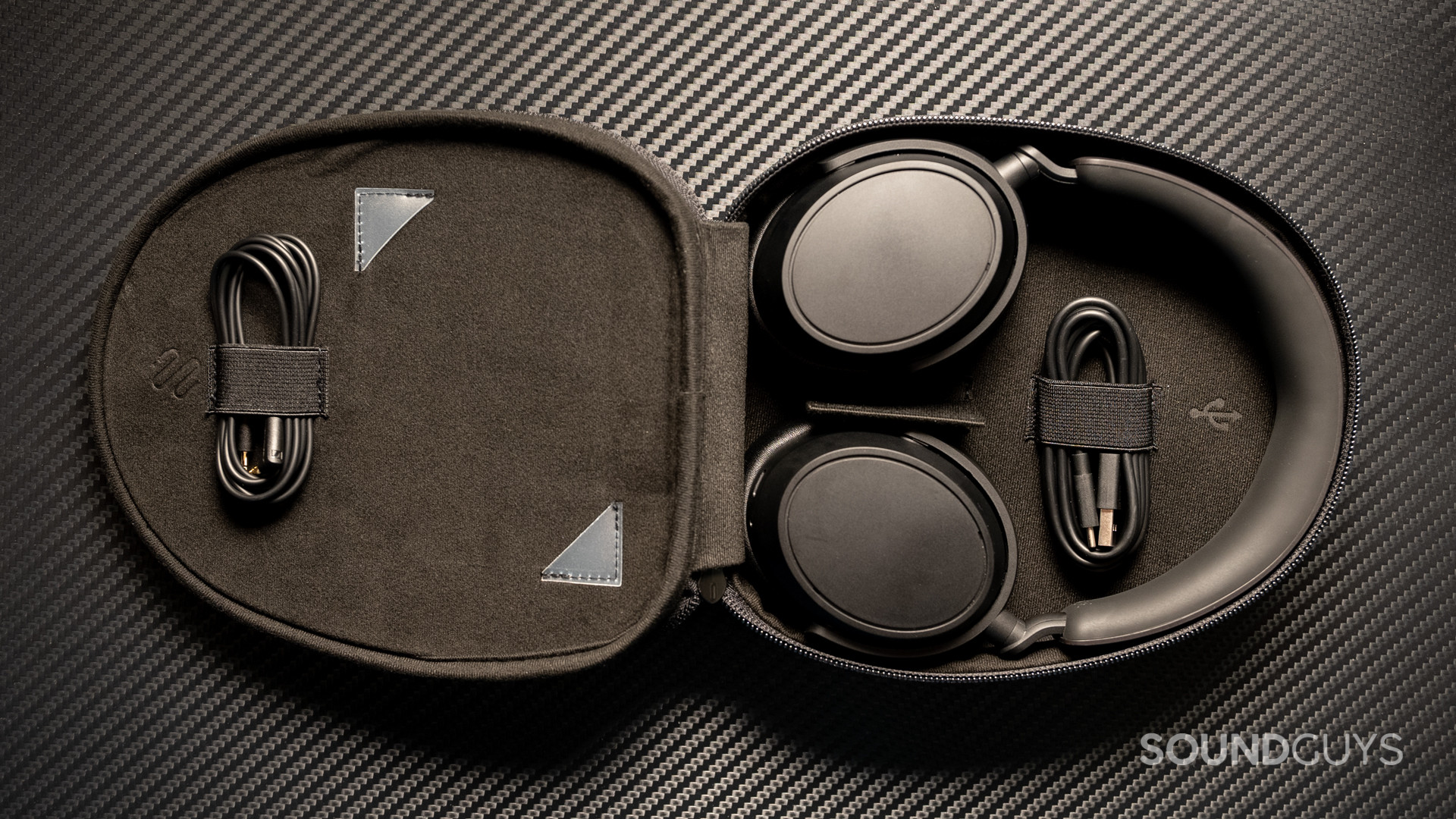 The inside of the Sennheiser ACCENTUM Plus' carrying case