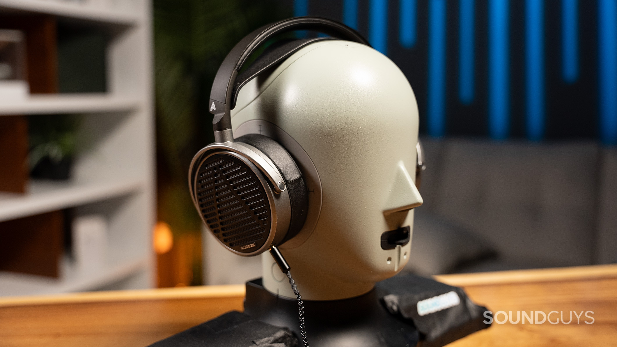 Audeze MM-100 on testing head 2 The Audeze MM-100 on a Bruel & Kjaer 5128 testing head.